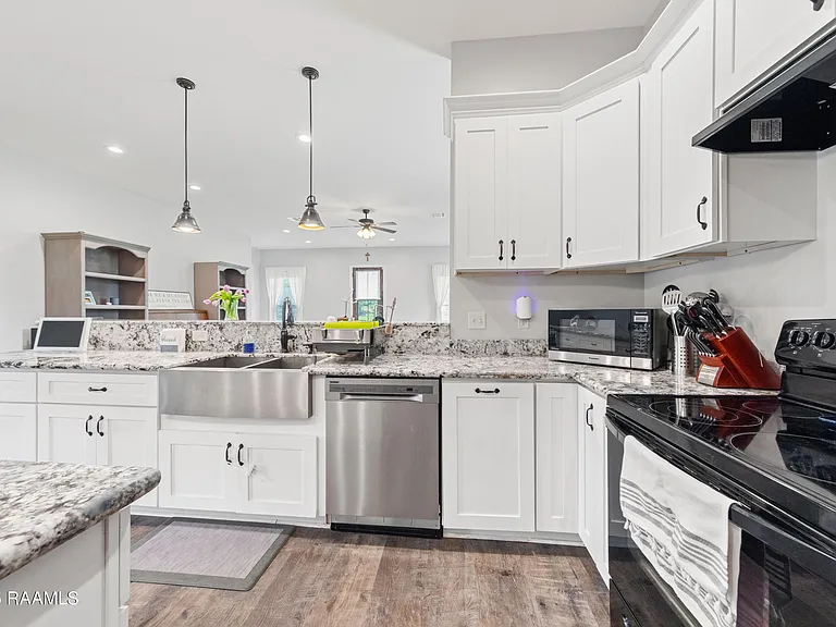 1120 E Butcher Switch Rd — Photo 9