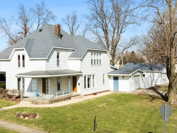 400 S 2nd St, Wapella, IL 61777