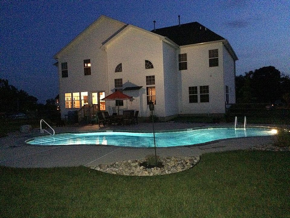 2nd image of 106 Brynwood Ct