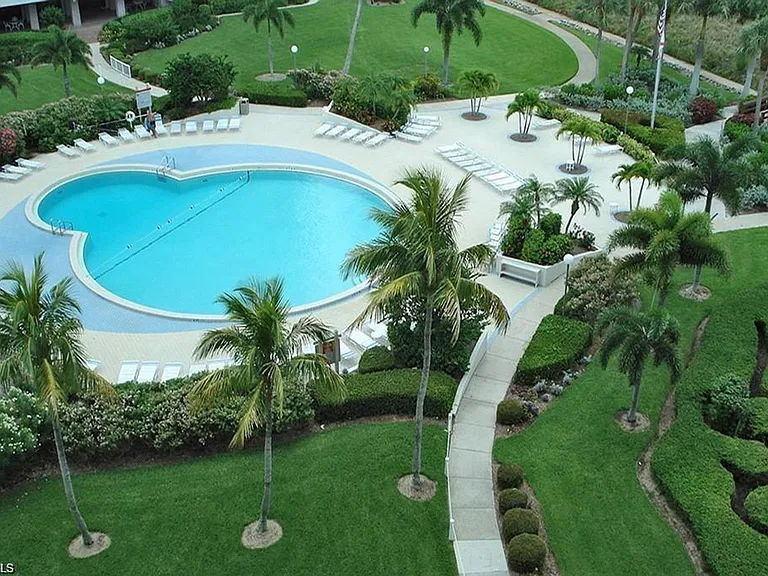 260 Seaview Ct #404 — Photo 10
