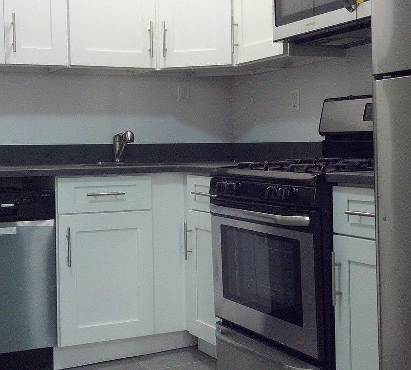 2nd image of 325 E 48th St #B2