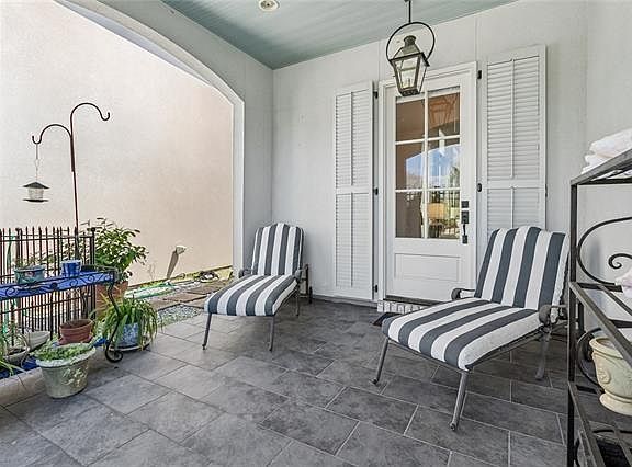 3rd image of 725 S Corniche Du Lac