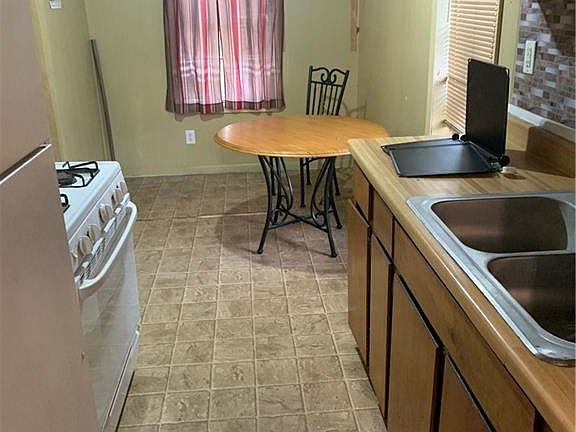 4th image of 1105 Farquhar St