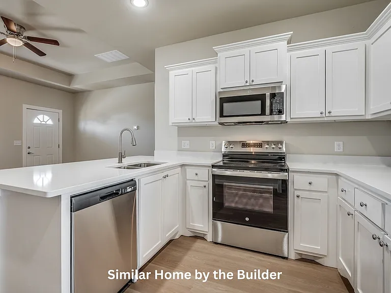121 Sterling Dr — Photo 3