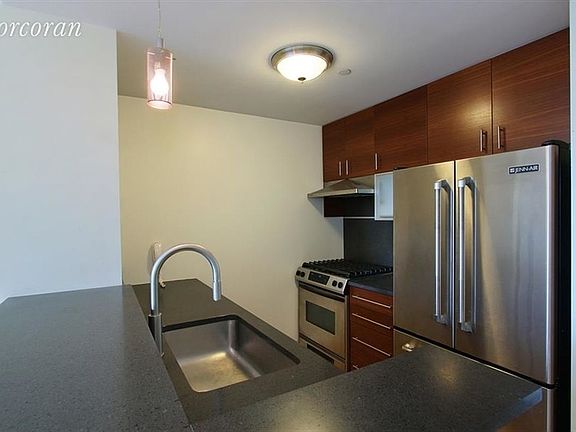 4th image of 225 W 60th St APT 18A