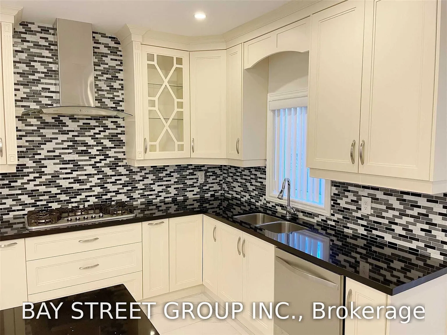 4 bed, $3,700 — Photo 4