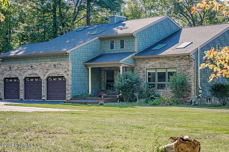 2nd image of 7 Hill Road