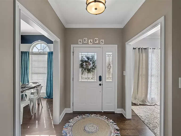 2606 Avondale Dr — Photo 2