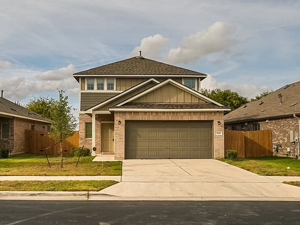 940 Paddock Ln