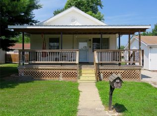 802 Adams St, Gillespie, IL 62033