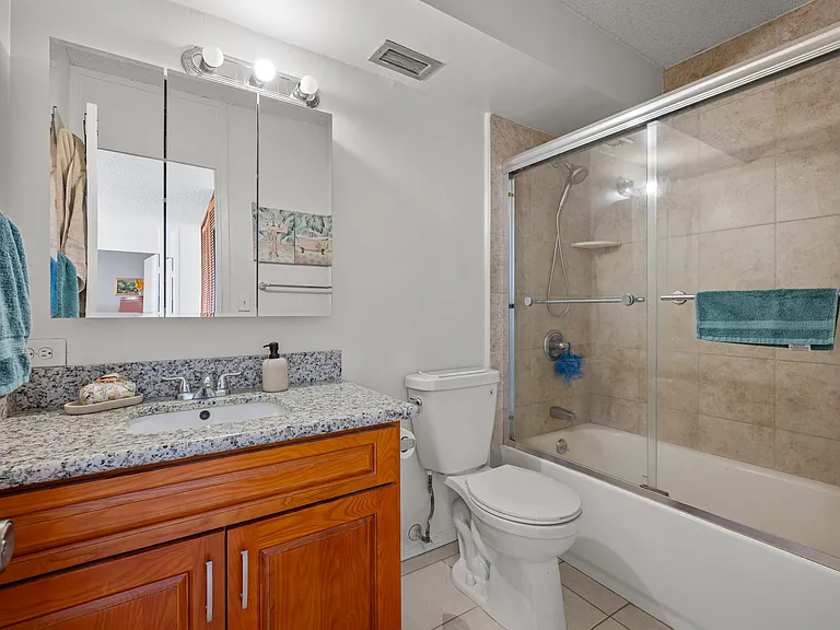818 S King St #1007 — Photo 16