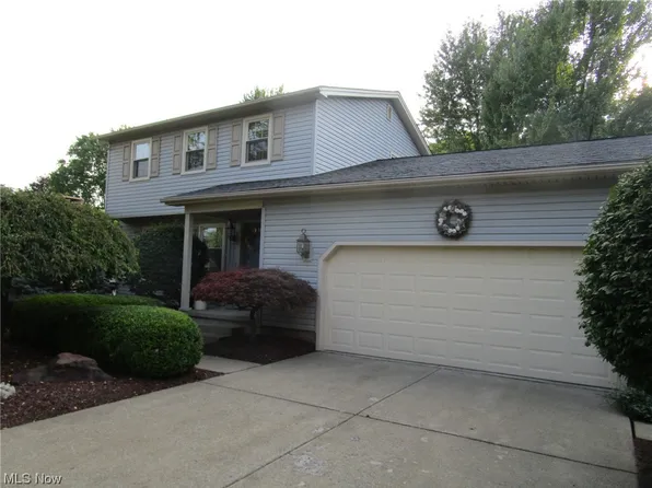 8366 Four Seasons Trl, Youngstown, OH 44514