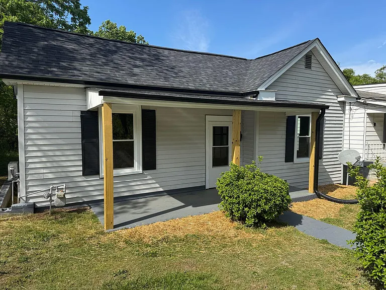 345 Flint St — Photo 1