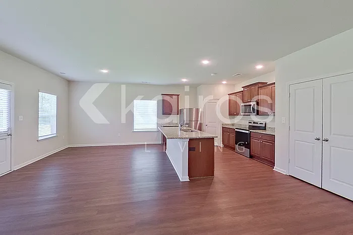 1103 Freedom Pkwy — Photo 5