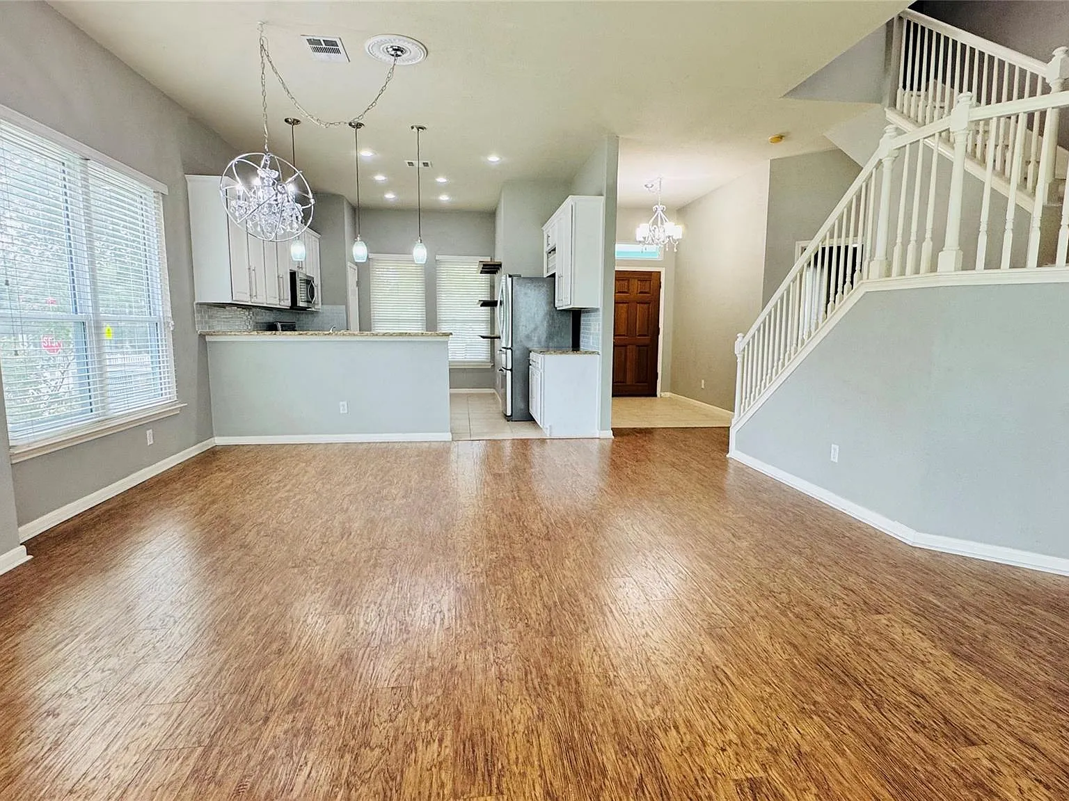 4 bed, 2.5 bath, 2298 sqft, $2,595 — Photo 4