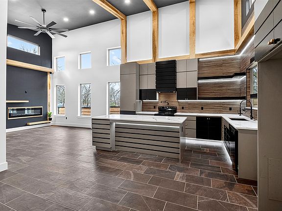 5th image of 124 Aztec Dr