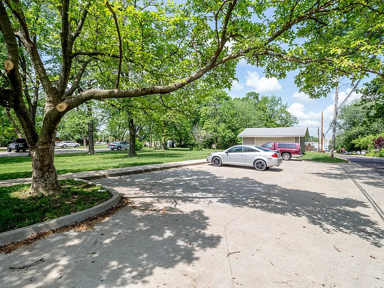 1321 Paris Rd — Photo 4