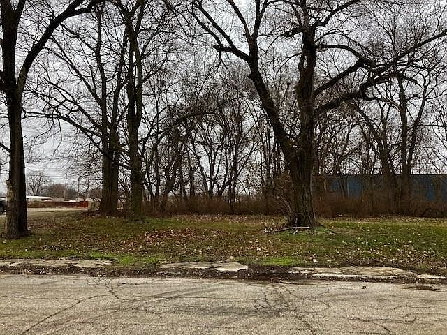 2nd image of 2047 Columbia Ave