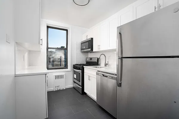 Rented by Waldstar Real Estate LLC | media 13