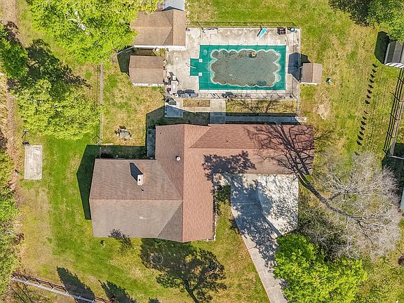4th image of 4401 Beechwood Pl