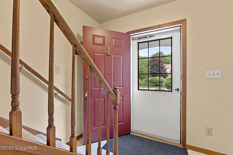 3rd image of 1143 Laural Ln Lane