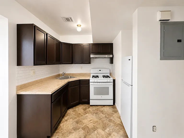 33 Riverside Ln #B — Photo 4