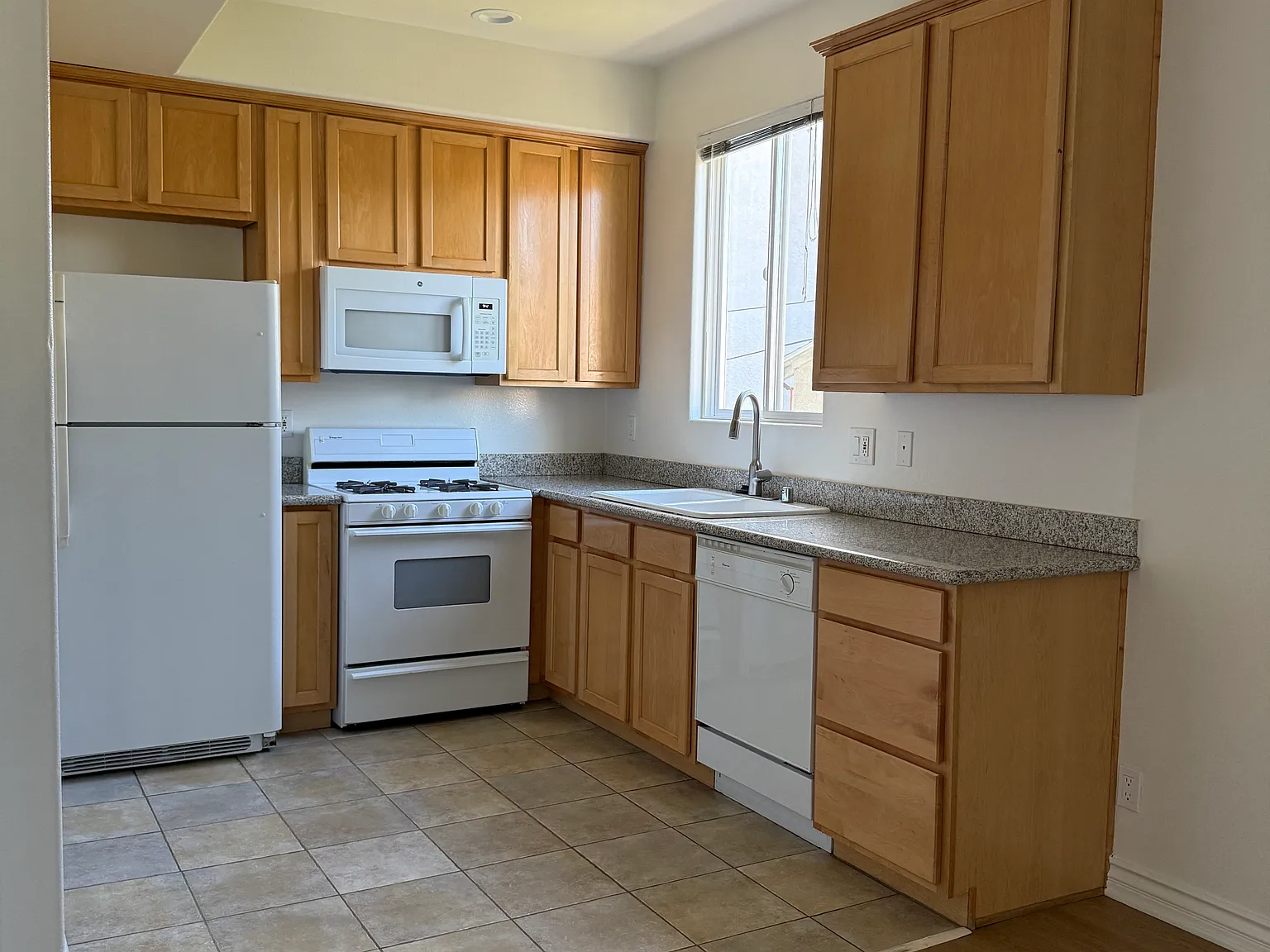 1 bed, 1.5 bath, $2,350 — Photo 2