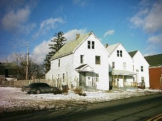 402 Hertel Exterior
