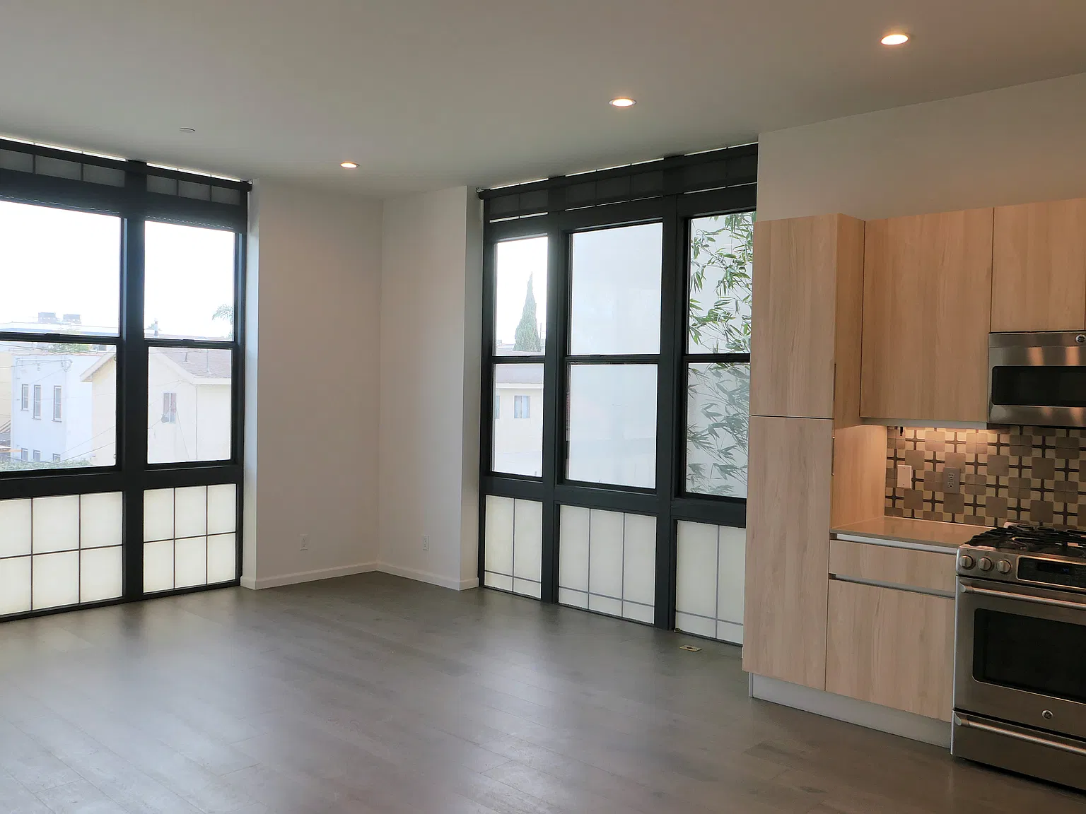 3 bed, 2020 sqft, $5,990 — Photo 2