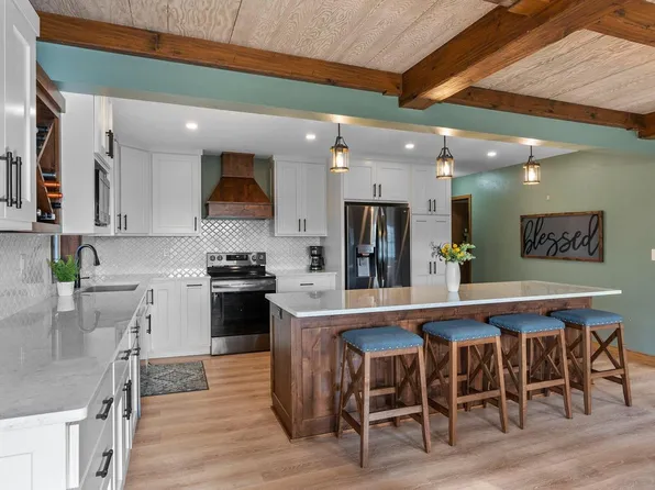 W4256 Valley View DRIVE, Fredonia, WI 53021