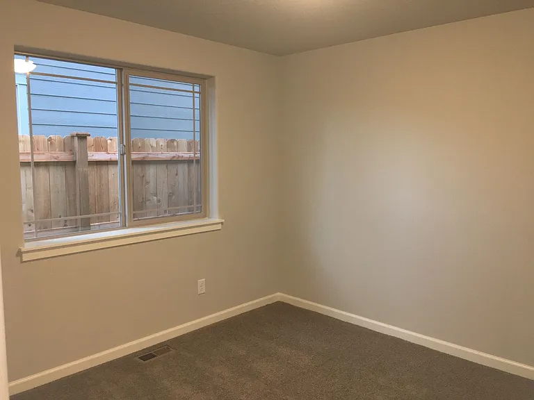 2935 NW Cedar Ave — Photo 13