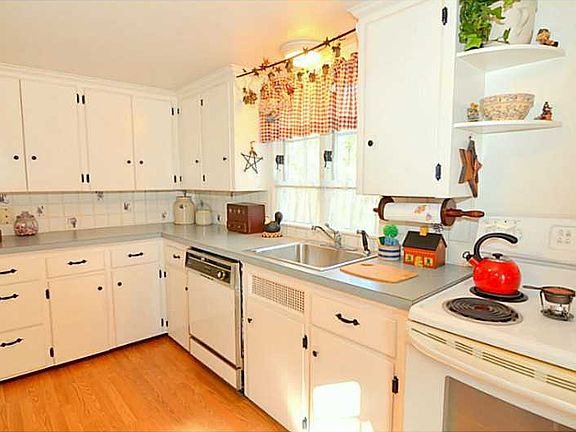 4th image of 85 Mashuena Dr