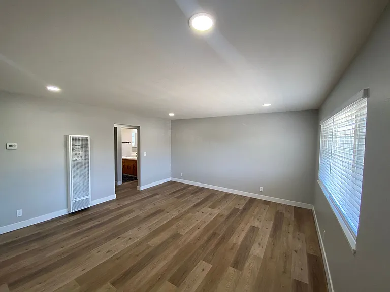 150th Avenue Apartments — Photo 10
