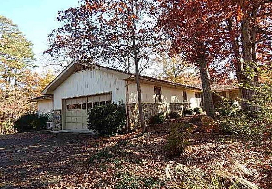 2nd image of 1749 Somerset Ln