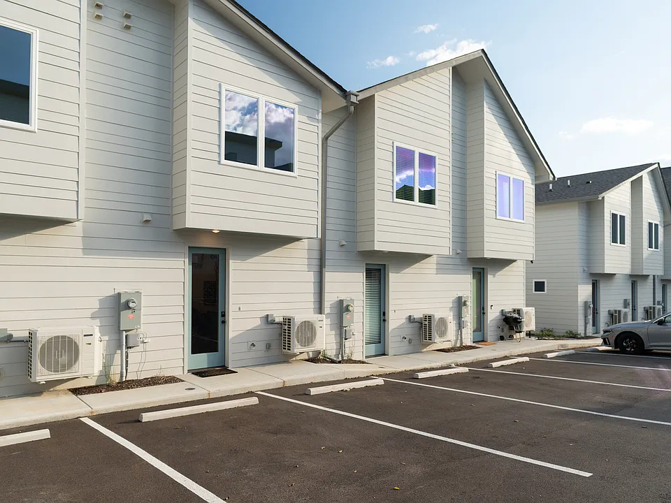 105 E Oldham Ave #104
