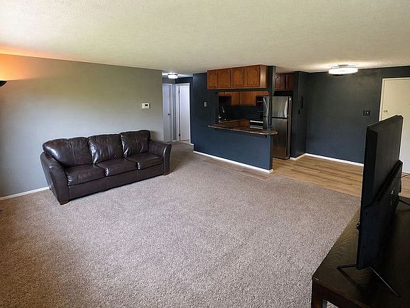 3rd image of 115 S Rocky River Dr APT 604