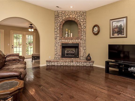 2nd image of 2 Laceby Ln