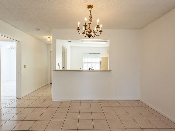 5th image of 63 Kings Colony Ct S