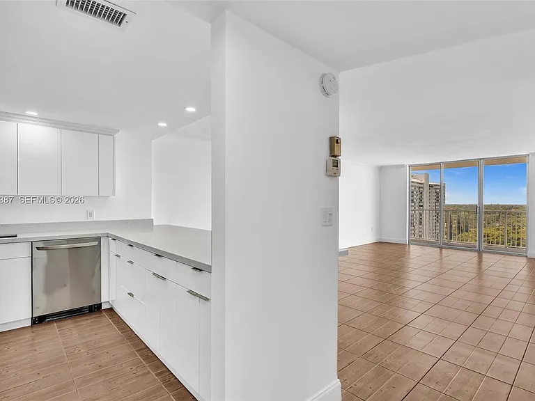 2801 NE 183rd St #1703W — Photo 3