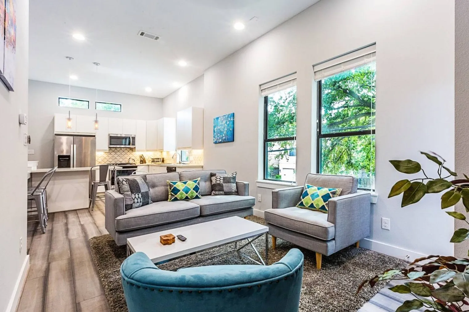 7 bed, 6.0 bath, $11,340 — Photo 3