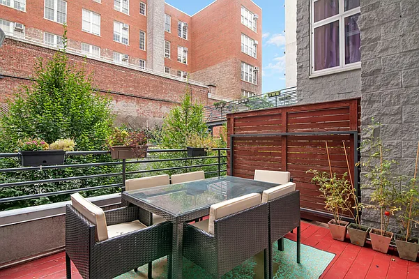 Sold by Compass | media 21