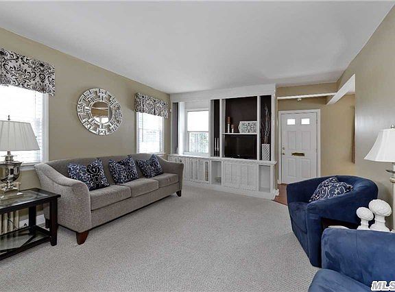 3rd image of 31 Scarcliffe Dr