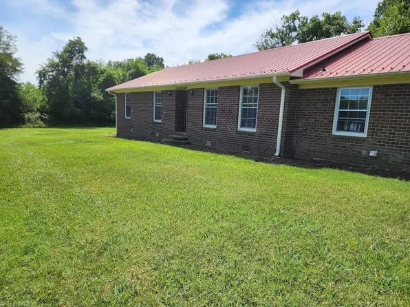 6915 Dow Dr, Whitsett, NC 27377
