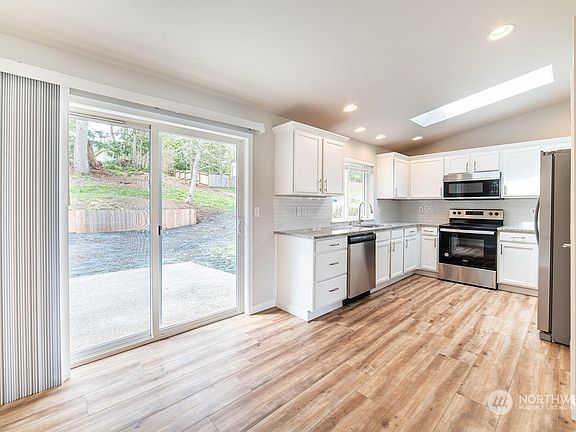 2nd image of 1532 Lake Dr