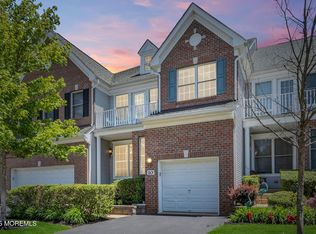 10 Deepwater Cir, Manalapan, NJ 07726