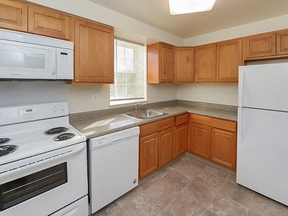 3rd image of 915 Cedartree Ln #909-06