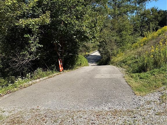 5th image of 8655 Noblestown Rd