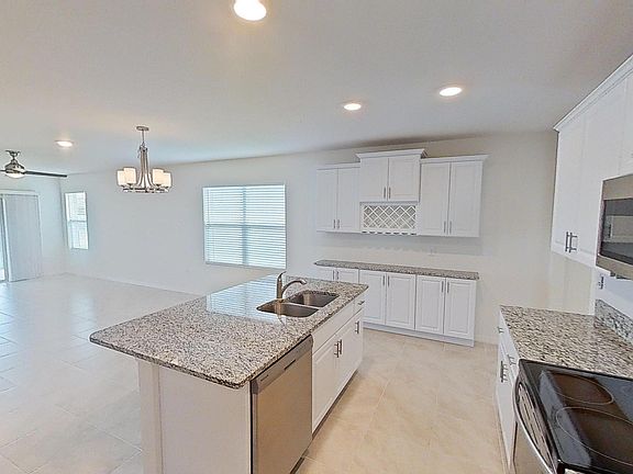 5th image of 217 Caryota Ct