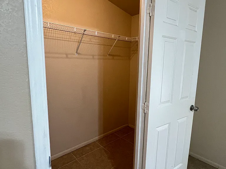 7868 N Reed Rd — Photo 20