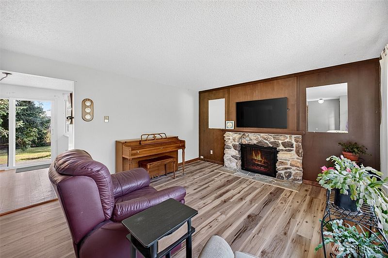 4th image of 11513 108th Street SW